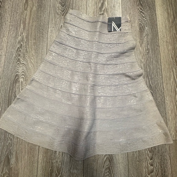 Elie Tahari Dresses & Skirts - Ellie Major Textured A-Line Knit Skirt - Metallic Light Gray
